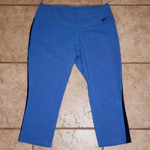 NWOT ✔ NIKE Dri-Fit Capri Workout Pants / Leggings